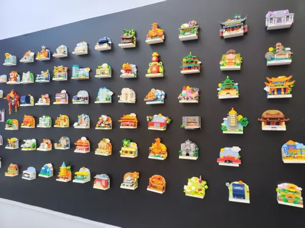 custom branded brick sets custom particle building block corporate marketing gifts for desk display