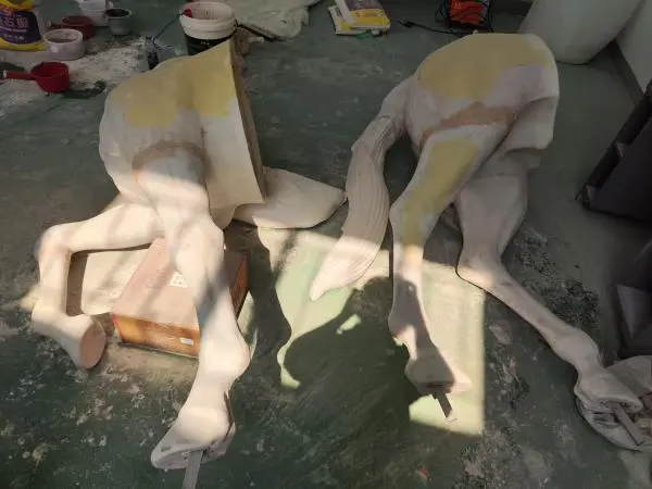 3D print FRP fiberglass custom sculpture, unfinished segmented animal fiberglass statue in workshop, combined 3D printing and FRP molding process